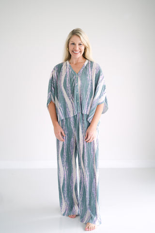 Textured v-neck button up 3/4 sleeve top