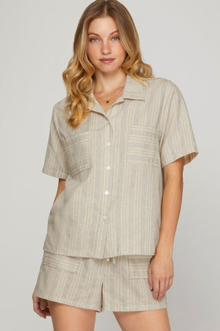 SHORT SLEEVE WOVEN STRIPED COLLARED BUTTON DOWN TOP