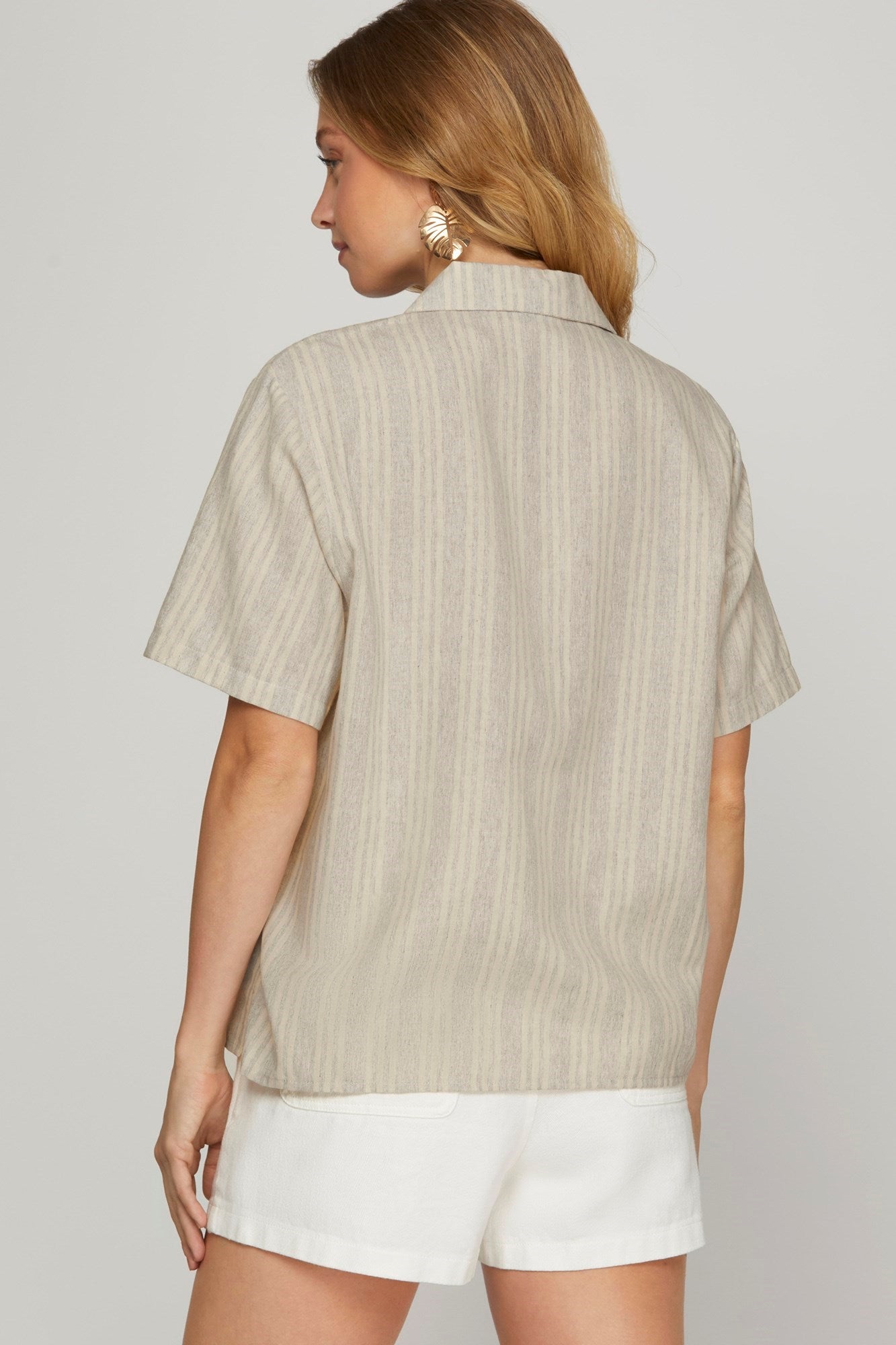 SHORT SLEEVE WOVEN STRIPED COLLARED BUTTON DOWN TOP