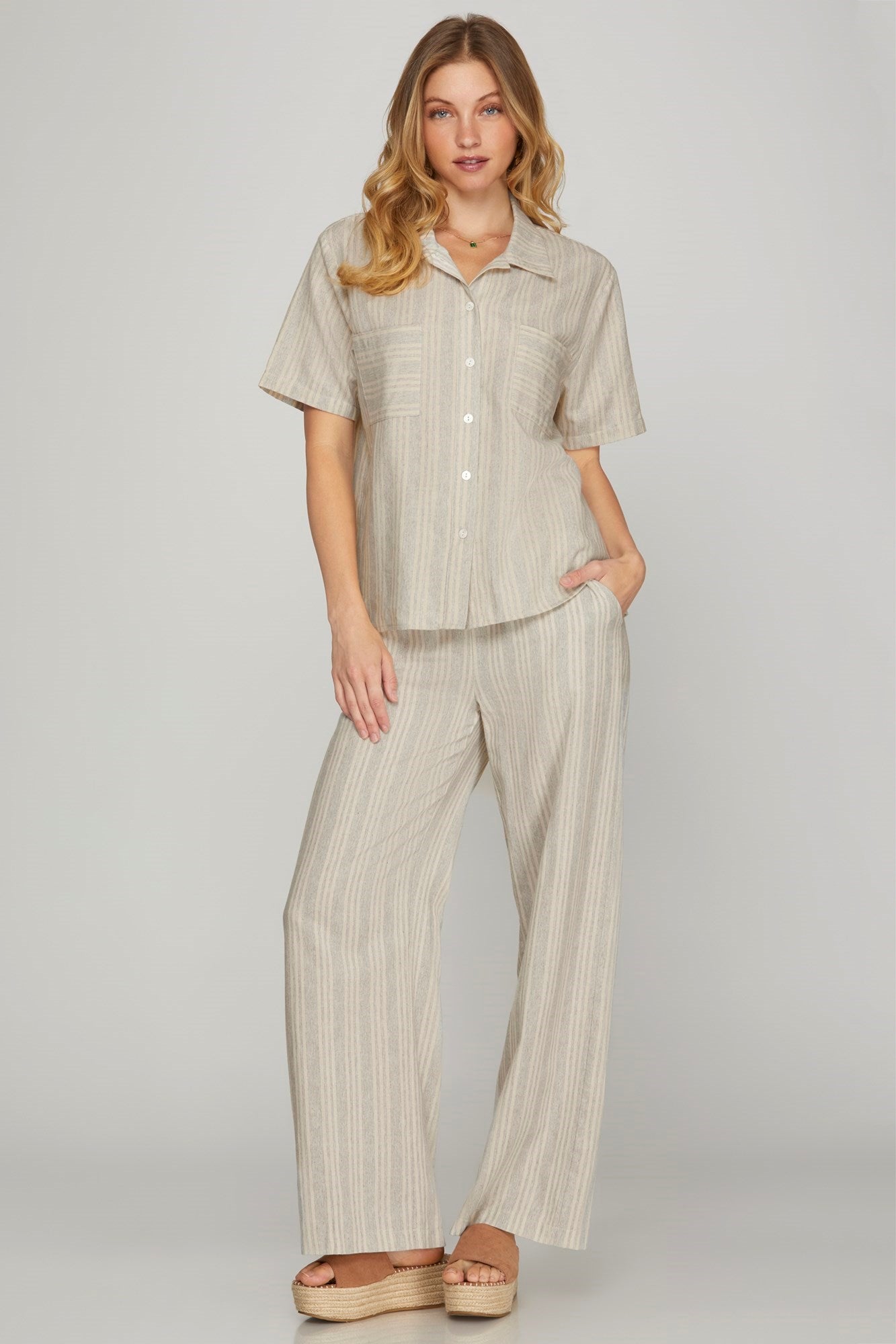 SHORT SLEEVE WOVEN STRIPED COLLARED BUTTON DOWN TOP