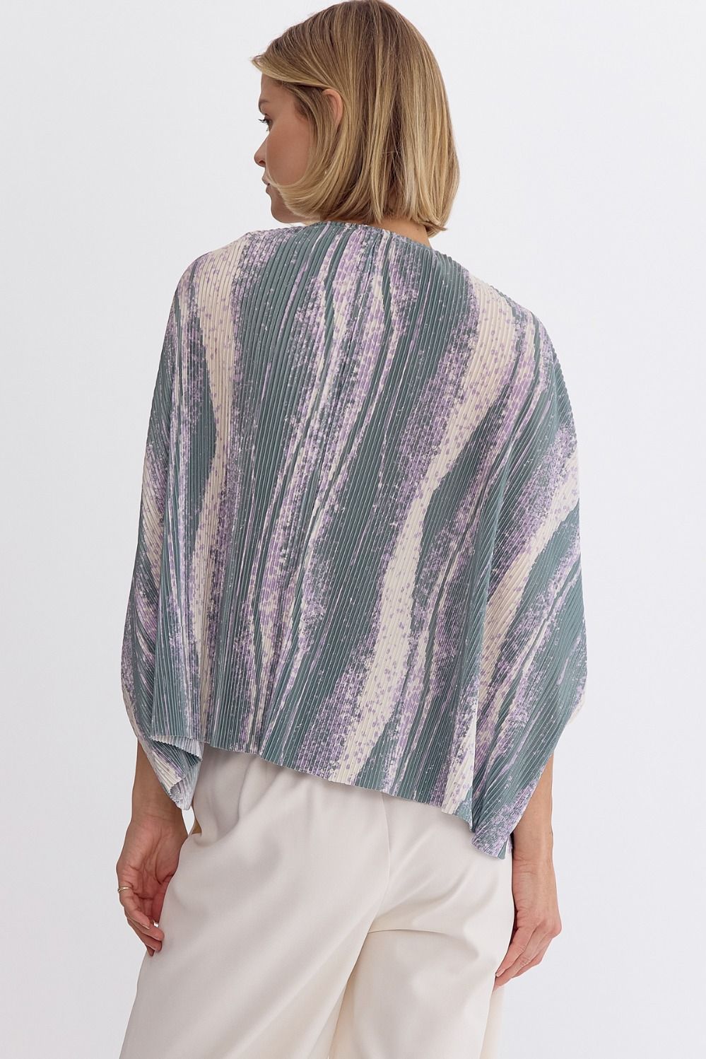 Textured v-neck button up 3/4 sleeve top