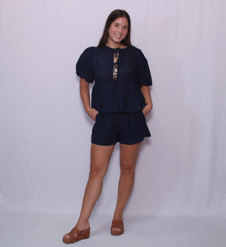 WAISTED ELASTIC EYELET SHORTS WITH POCKETS