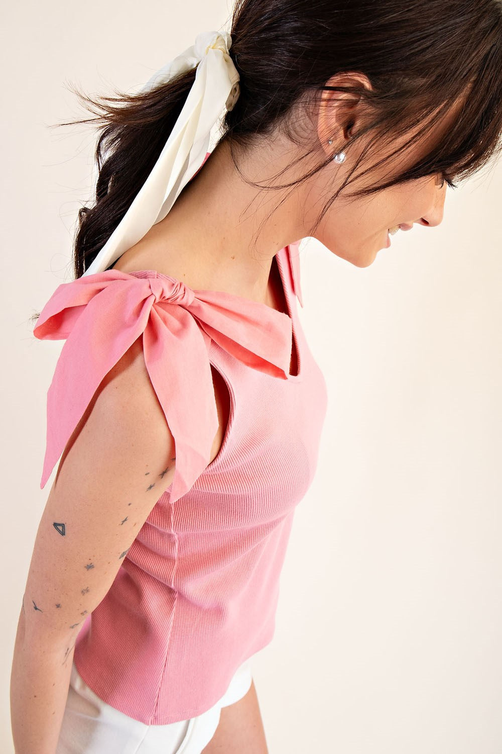 V-Neck Contrast Ribbon Tie Knit Top