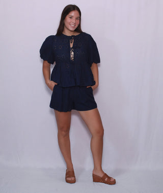 WAISTED ELASTIC EYELET SHORTS WITH POCKETS