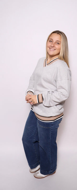 Weekend Spirit V-Neck Pullover