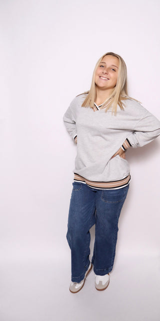 Weekend Spirit V-Neck Pullover